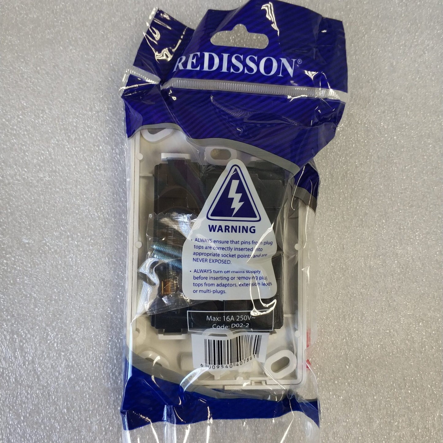 REDISSON 4x2 Double Switched Wall Socket - Electromann SA