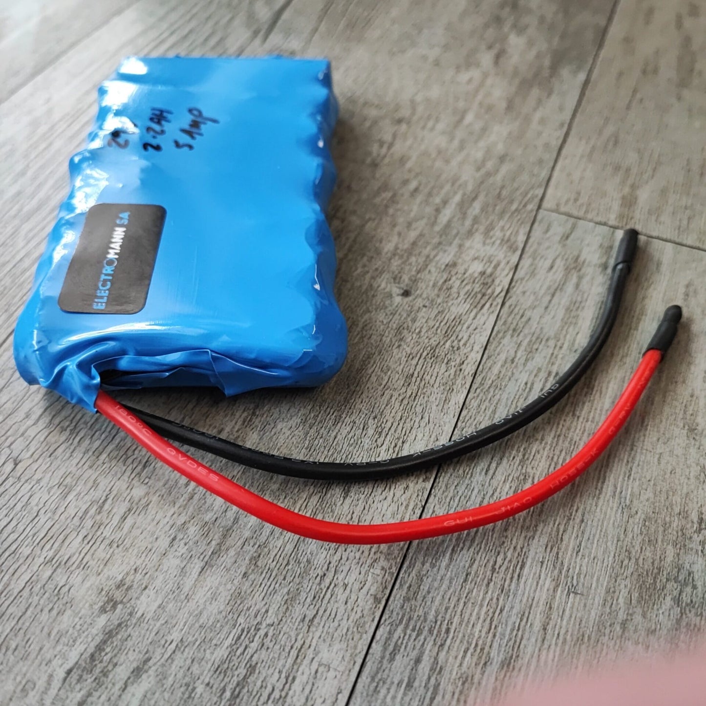 24V 2.2AH Rechargeable Li-ion Battery Pack with Balance Board - Electromann SA