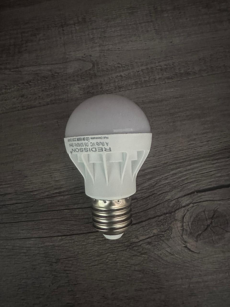 REDISSON 220v AC 5Watt E27 (Screw Type) 6500K LED Bulb (10008157) - Electromann SA