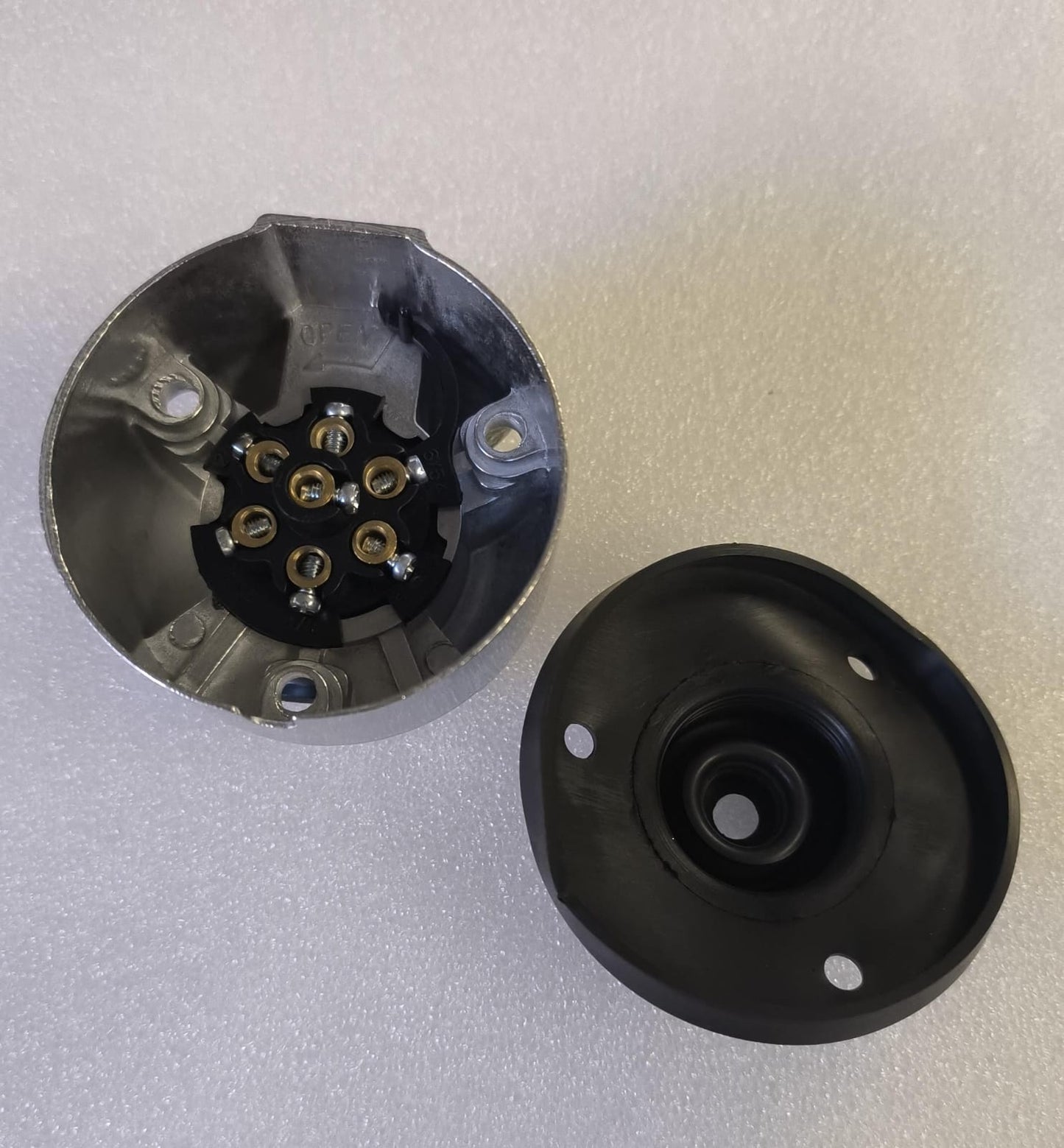 12v 7Pin Metal Female Trailer Plug Socket - Electromann SA