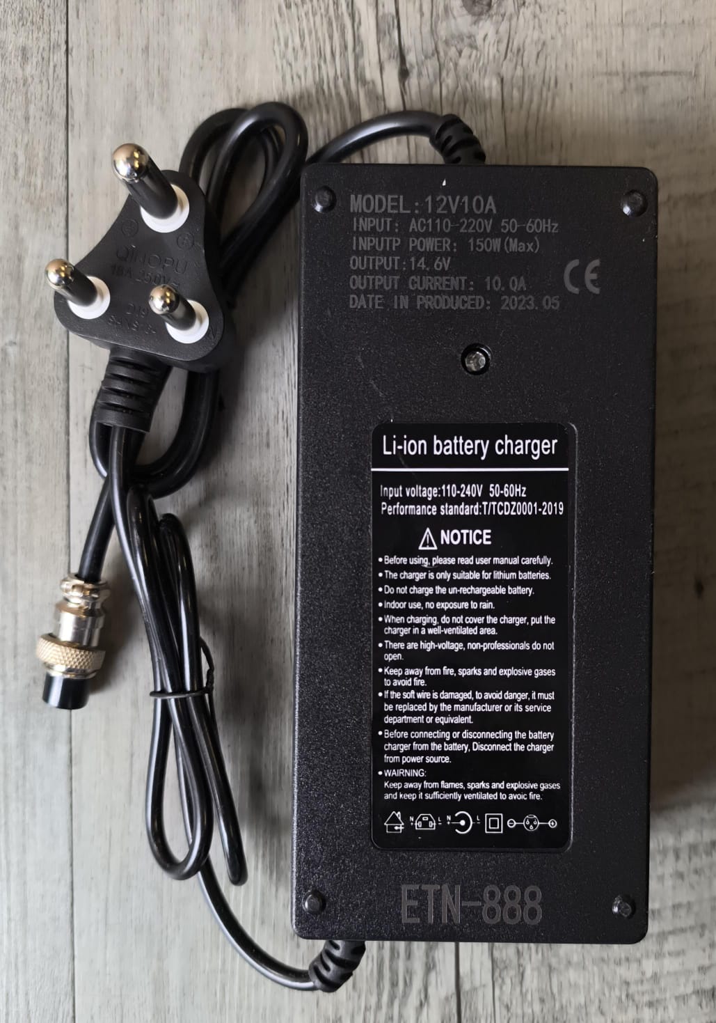 ETN-888 14.6v DC 10Amp 150watt Intelligent Lithium Battery Charger for Electric Scooters - Electromann SA