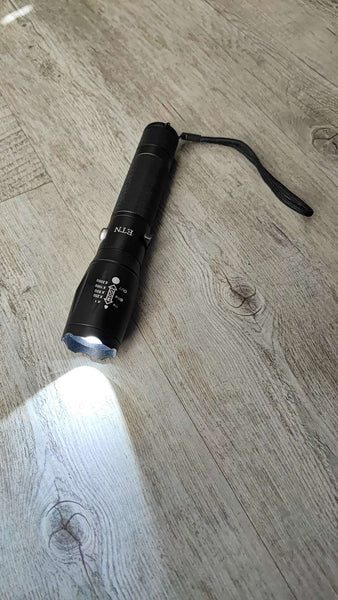 ETN 1800 Lumens Rechargeable Lithium Adjustable Zoom LED Flash light