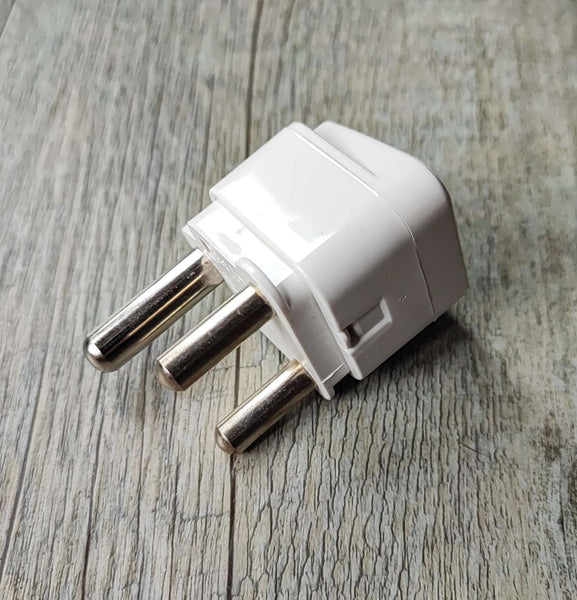 Universal 250v 15A Travel Adaptor - Compact and Versatile Travel Accessory