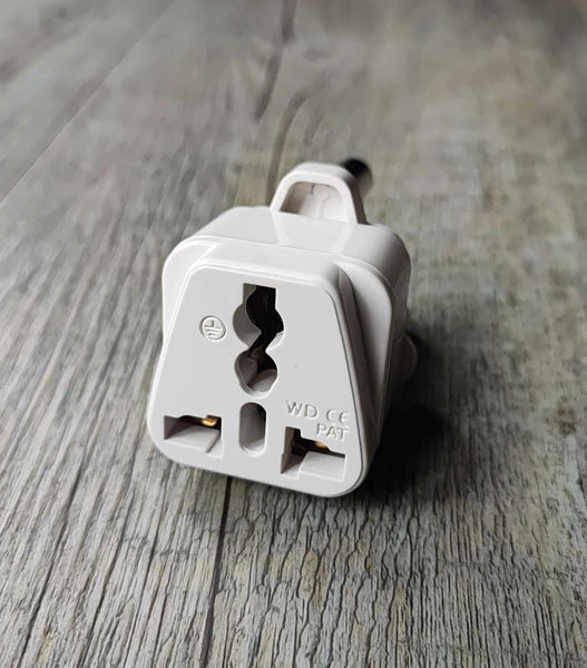 Universal 250v 15A Travel Adaptor - Compact and Versatile Travel Accessory