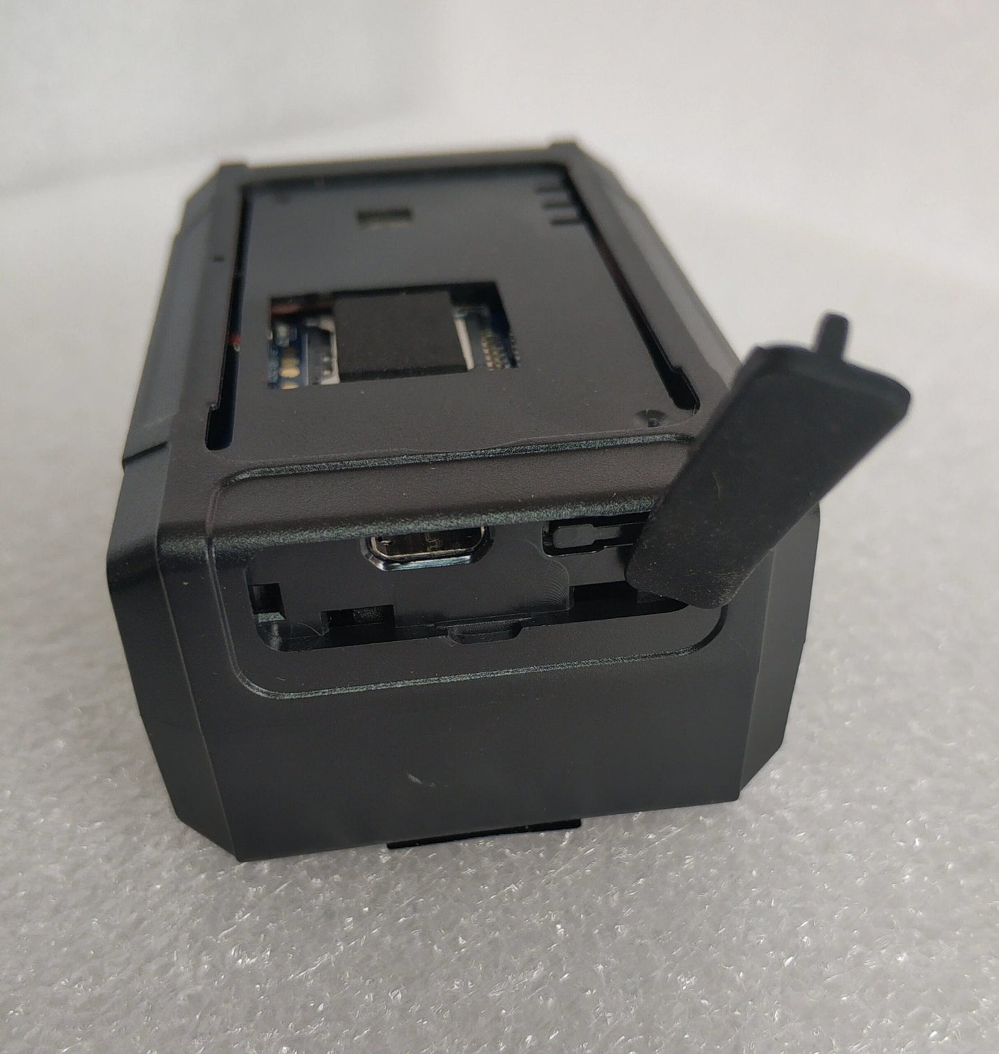 VT03D DIY No-Contract Portable Mobile App GPS Tracker - Real-Time Tracking for Vehicles, People, and Assets - Electromann SA