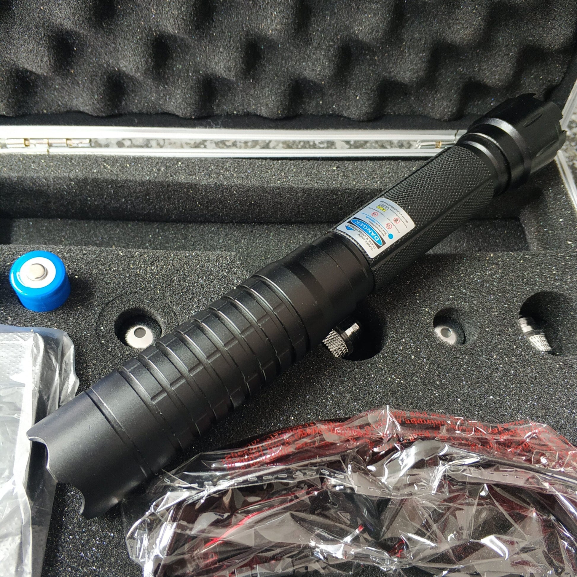 Powerful 1000mw 450nm Blue Laser Pointer for Presentations and Outdoor Activities - Electromann SA