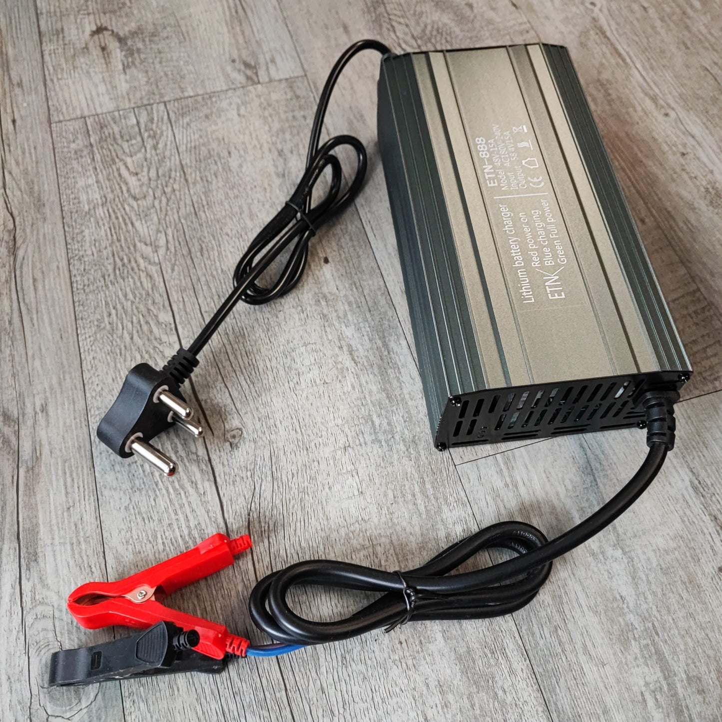 ETN-888 58.4vDC 15Amp Intelligent Lithium Battery Charger - Electromann SA