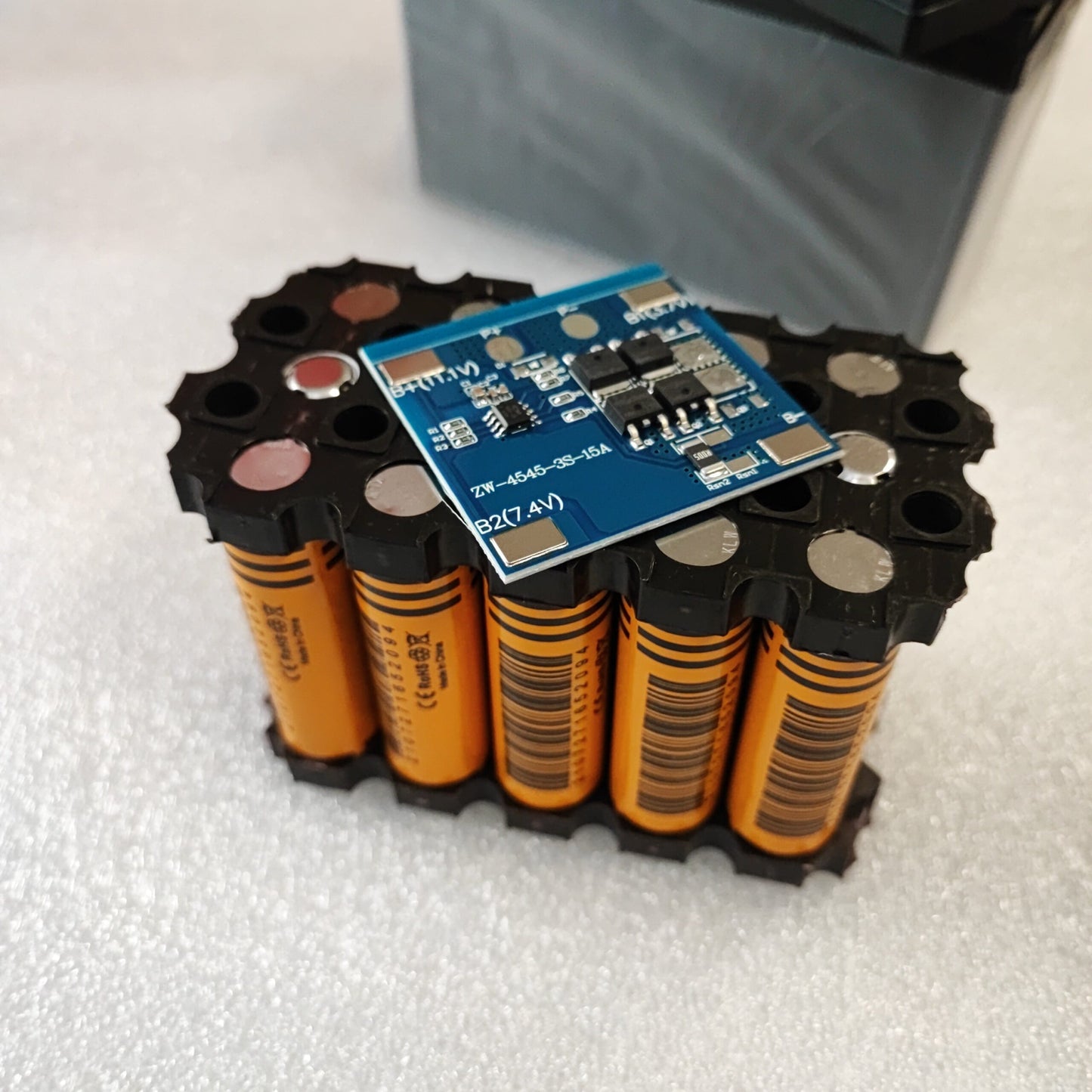 12.6v 11000mah Lithium battery - Electromann SA