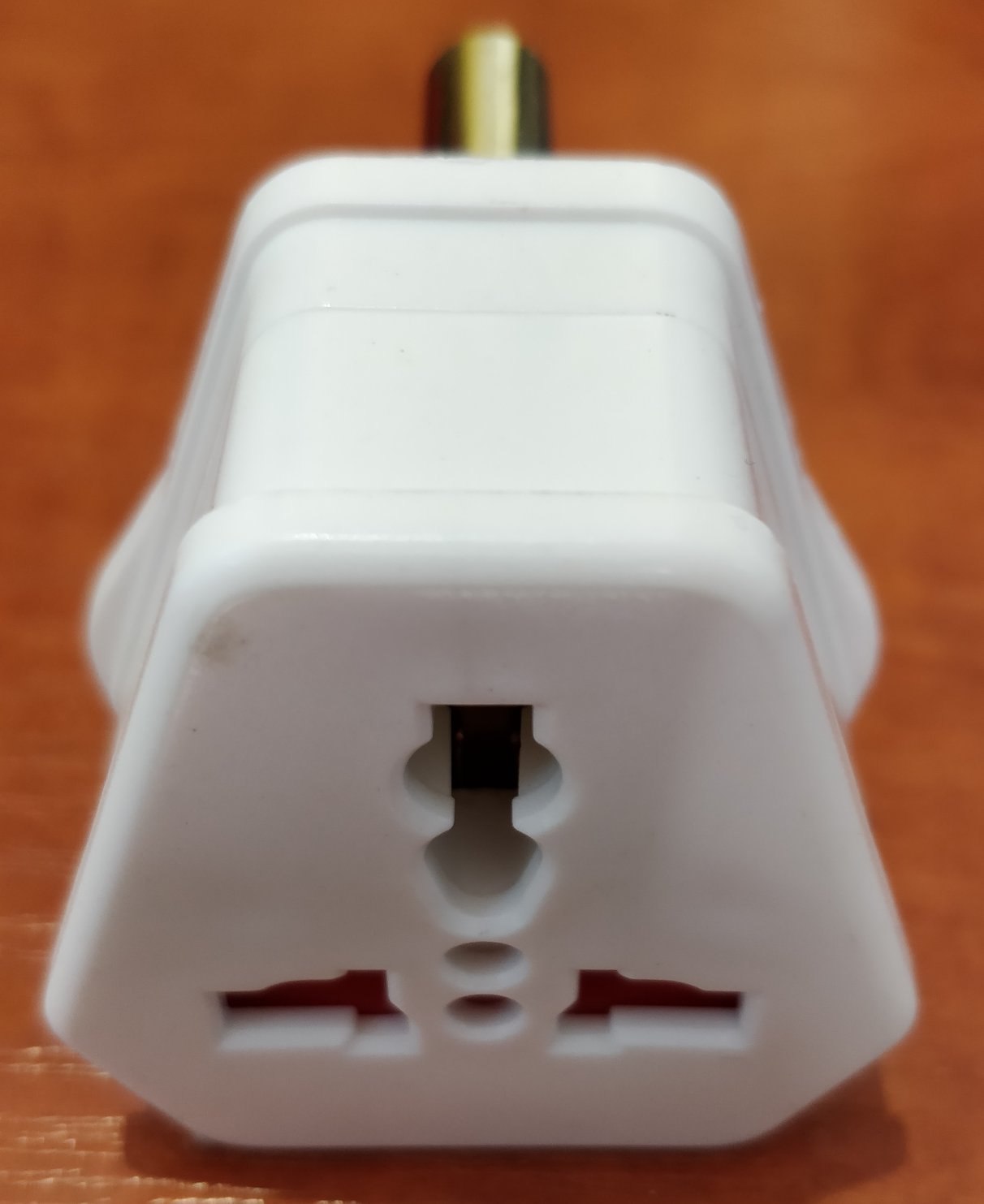BULK SALE- Buy 10 get 1 FREE Redisson Universal Travel Adaptor - Electromann SA