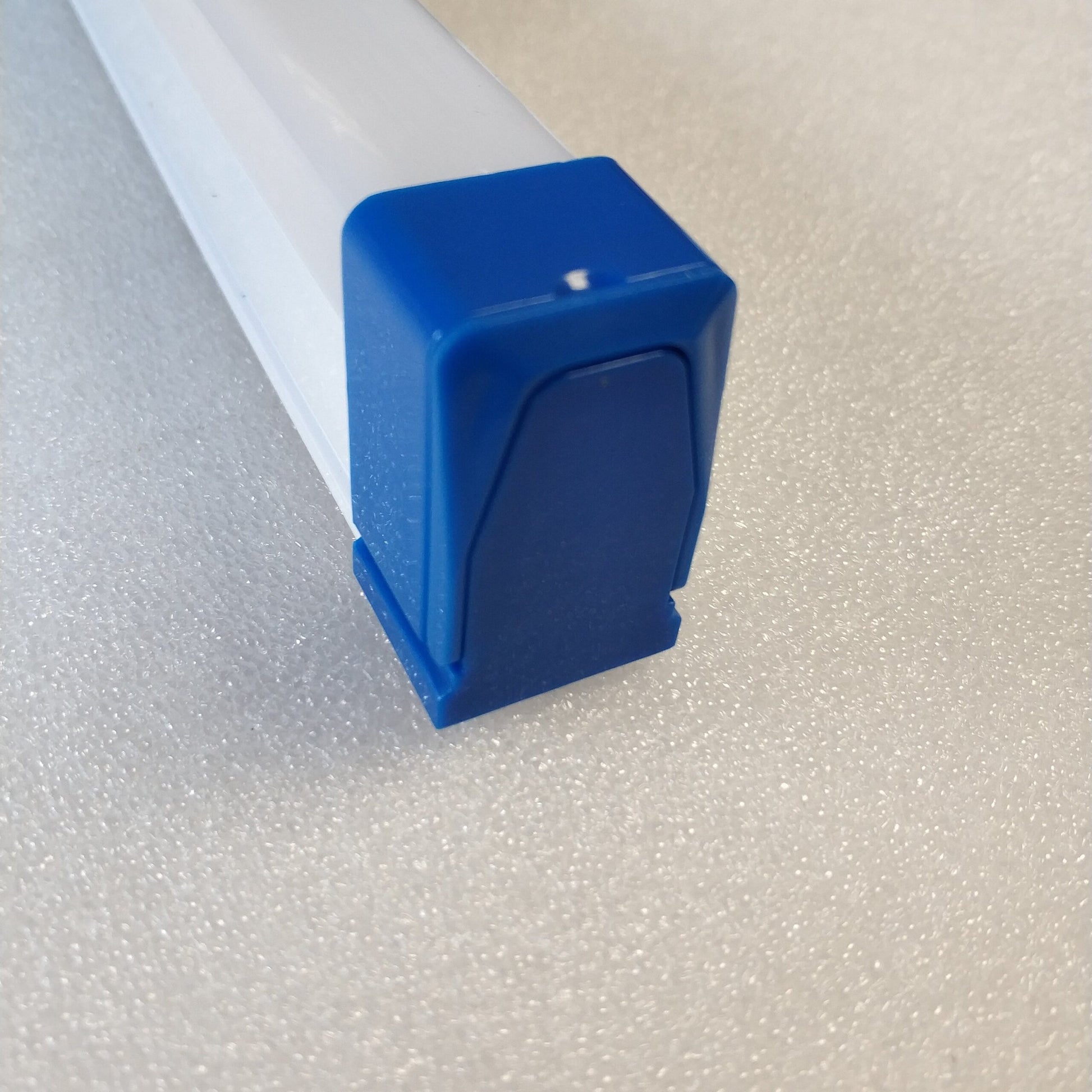 Redisson 18W T5 Rechargeable Portable LED Tube Light - Electromann SA