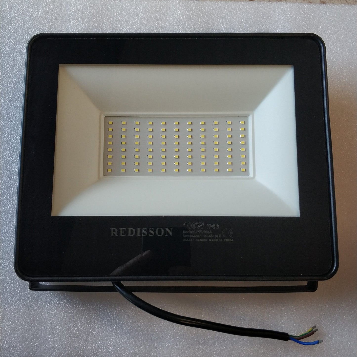Redisson 100Watt 220v AC Outdoor LED Flood Light - Bright and Energy-Efficient Lighting Solution - Electromann SA
