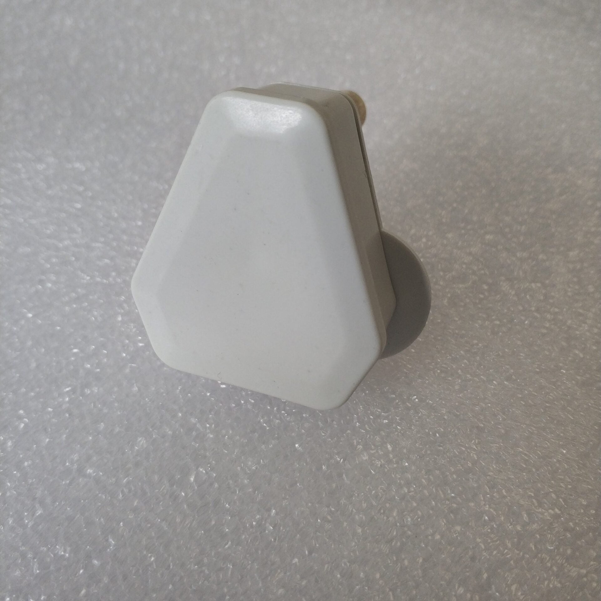 BULK SALE- Buy 10 get 1 FREE Plug Top 16Amp 3Pin - Electromann SA