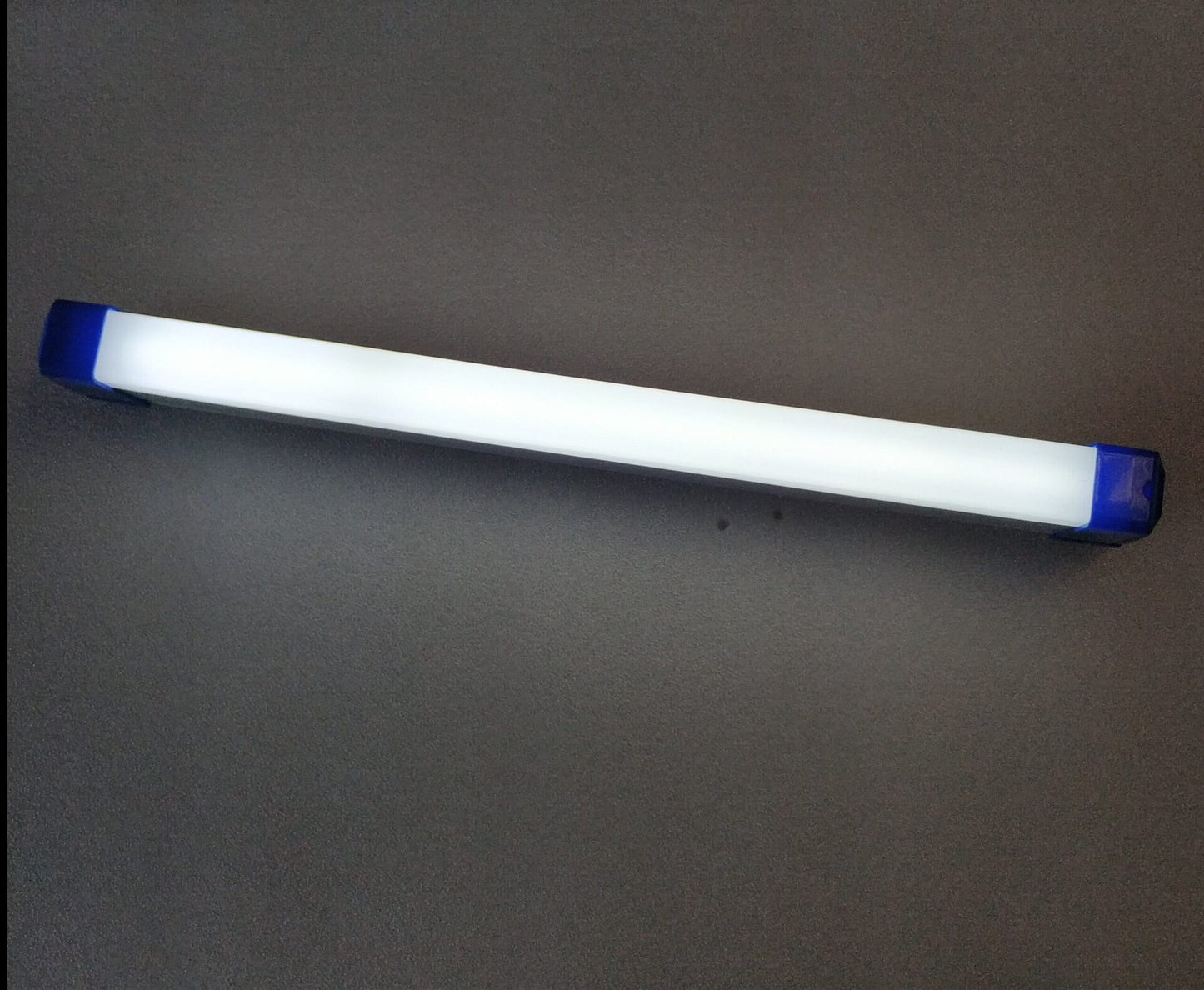 Redisson 24W T5 Rechargeable Portable LED Tube Light - Electromann SA