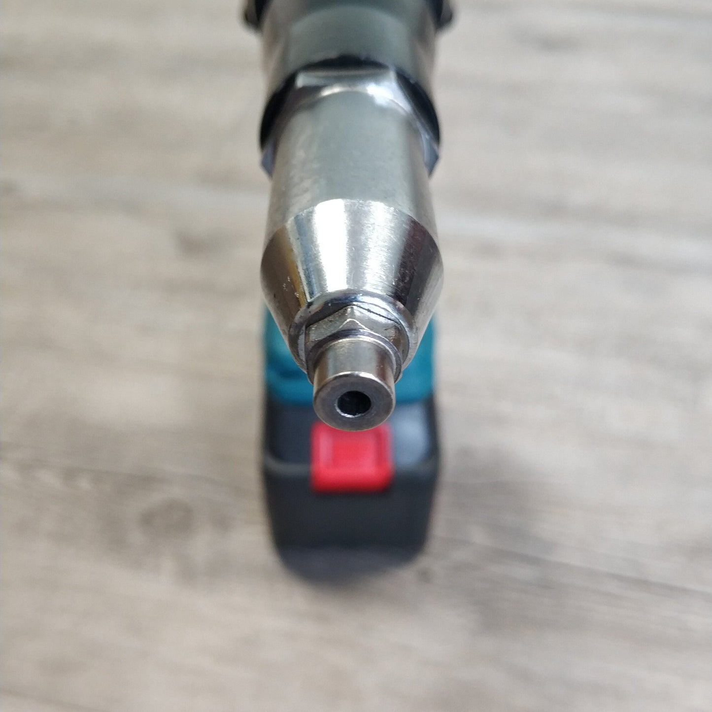 King Shoden Rechargeable Li-Ion Rivet Tool Kit - Powerful and Versatile Tool for Professionals - Electromann SA