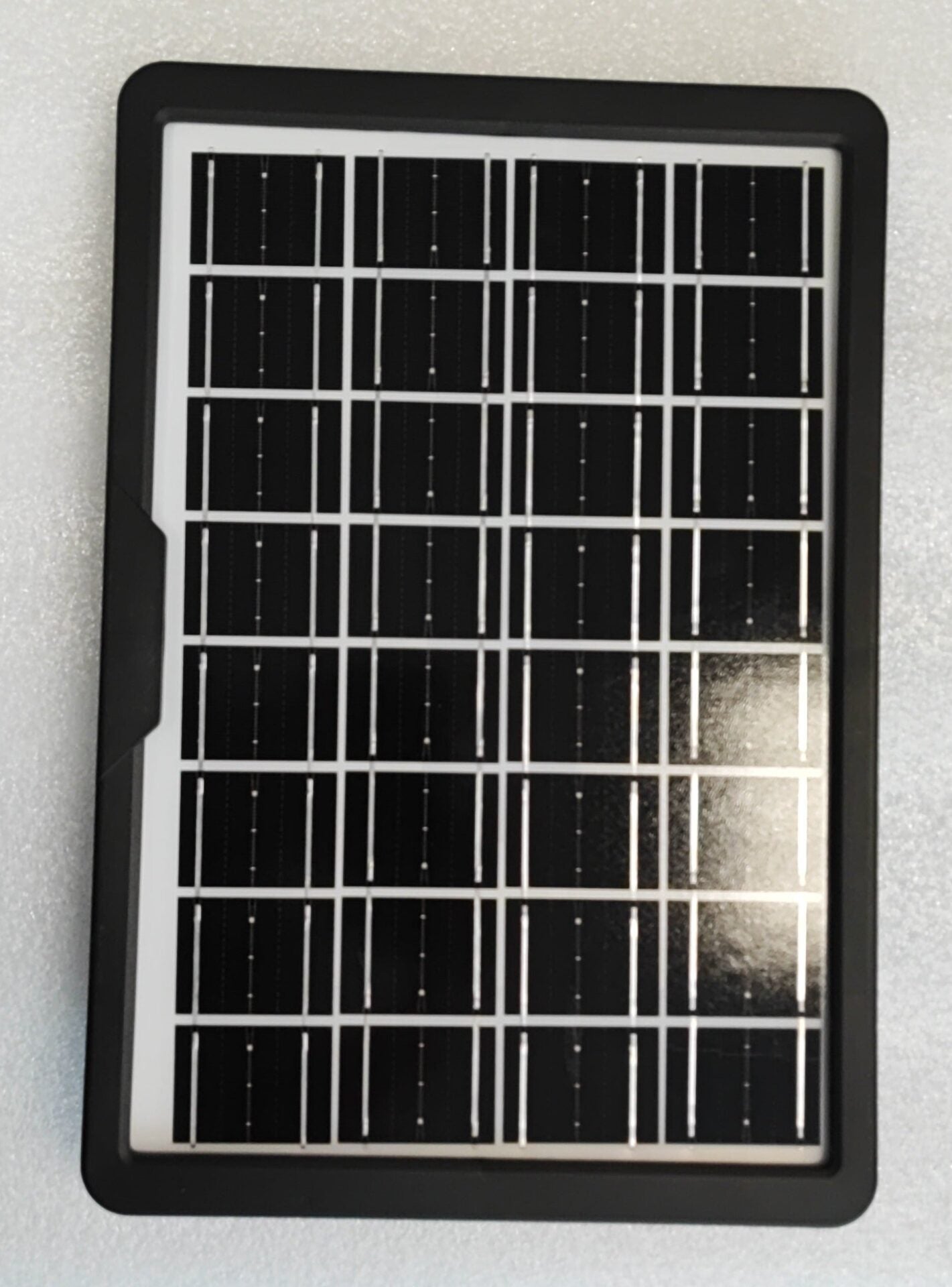 CCLamp CL-1615 15W Solar Mobile Phone and Battery Charger - Electromann SA