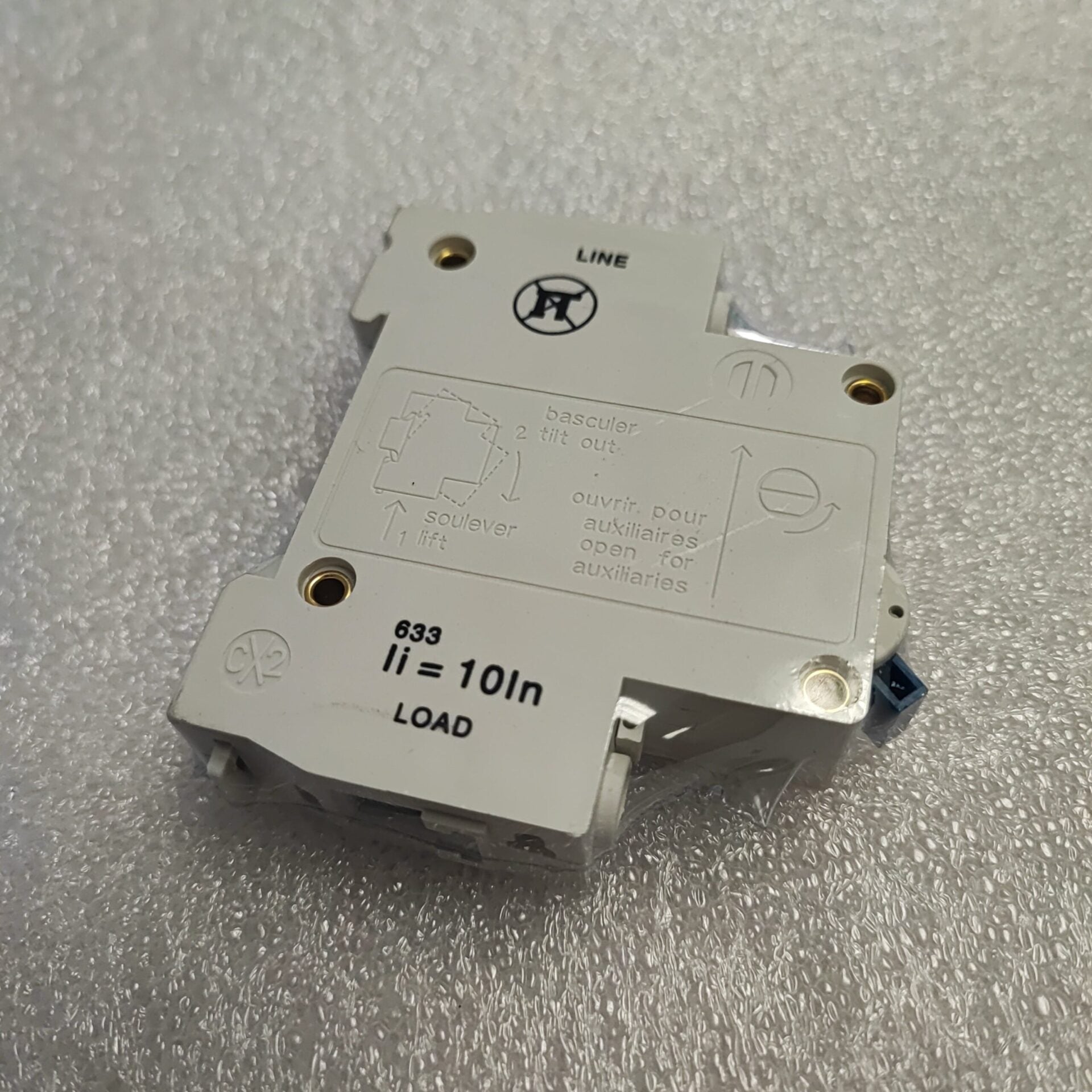 AUSMA DZ47-63 1Pole 25Amp Din Rail Circuit Breaker - Reliable and Efficient Protection for Electrical Systems - Electromann SA