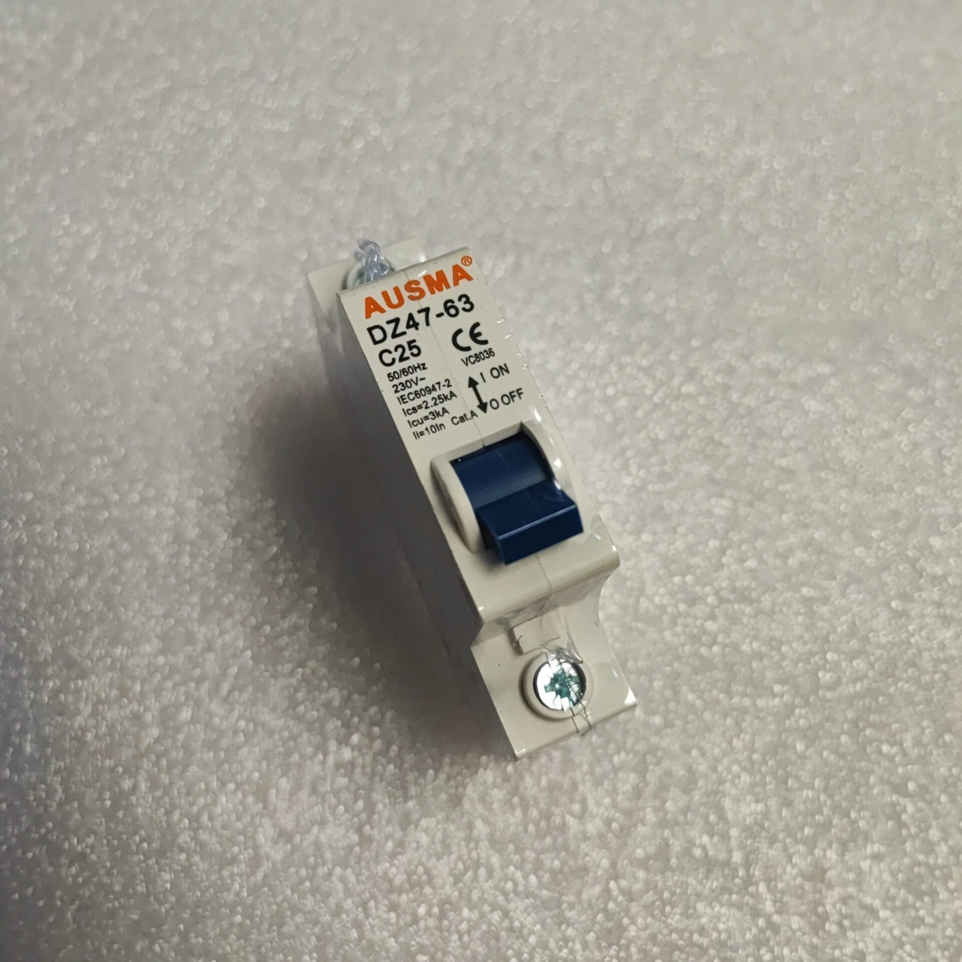 AUSMA DZ47-63 1Pole 25Amp Din Rail Circuit Breaker - Reliable and Efficient Protection for Electrical Systems - Electromann SA