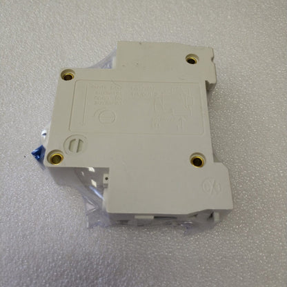 AUSMA DZ47-63 1Pole 32Amp DIN Rail Circuit Breaker - Reliable Circuit Protection - Electromann SA