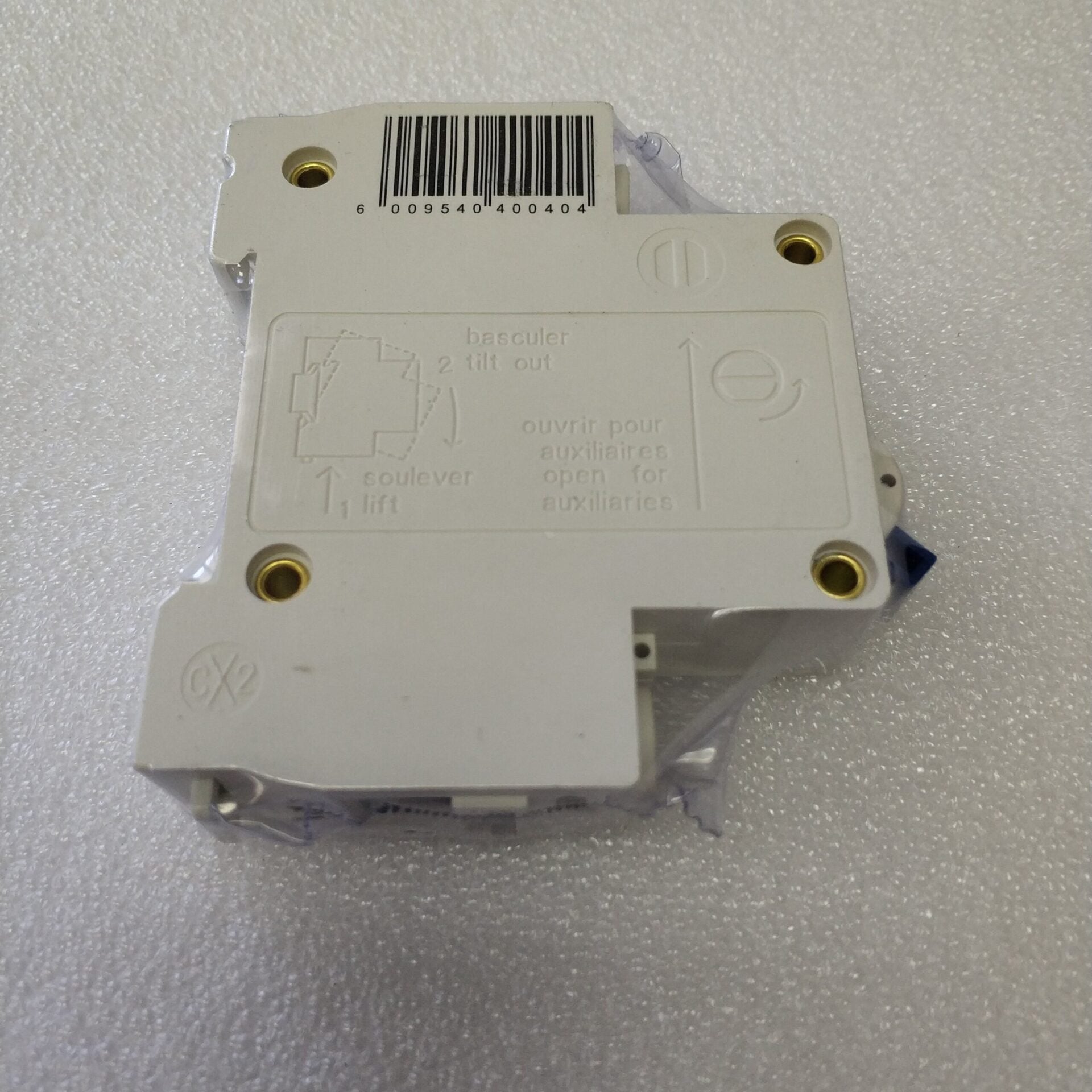 AUSMA DZ47-63 1Pole 32Amp DIN Rail Circuit Breaker - Reliable Circuit Protection - Electromann SA