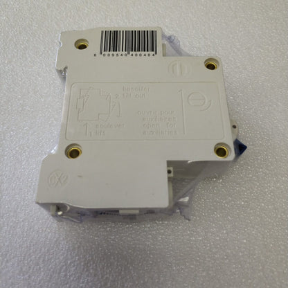 AUSMA DZ47-63 1Pole 32Amp DIN Rail Circuit Breaker - Reliable Circuit Protection - Electromann SA