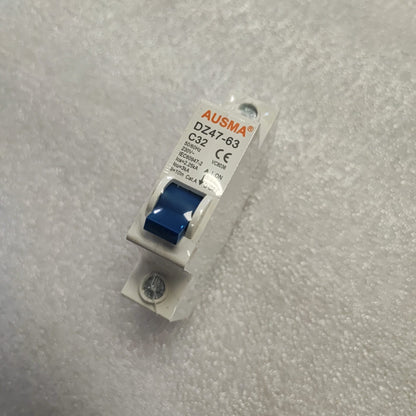 AUSMA DZ47-63 1Pole 32Amp DIN Rail Circuit Breaker - Reliable Circuit Protection - Electromann SA