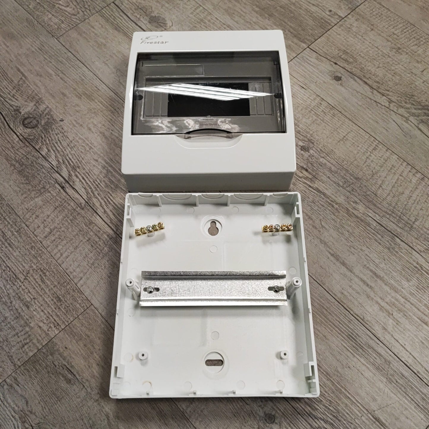 REDISSON 6-9 way Surface Mount DIN Rail Distribution Board - Versatile and Reliable Power Distribution Solution - Electromann SA