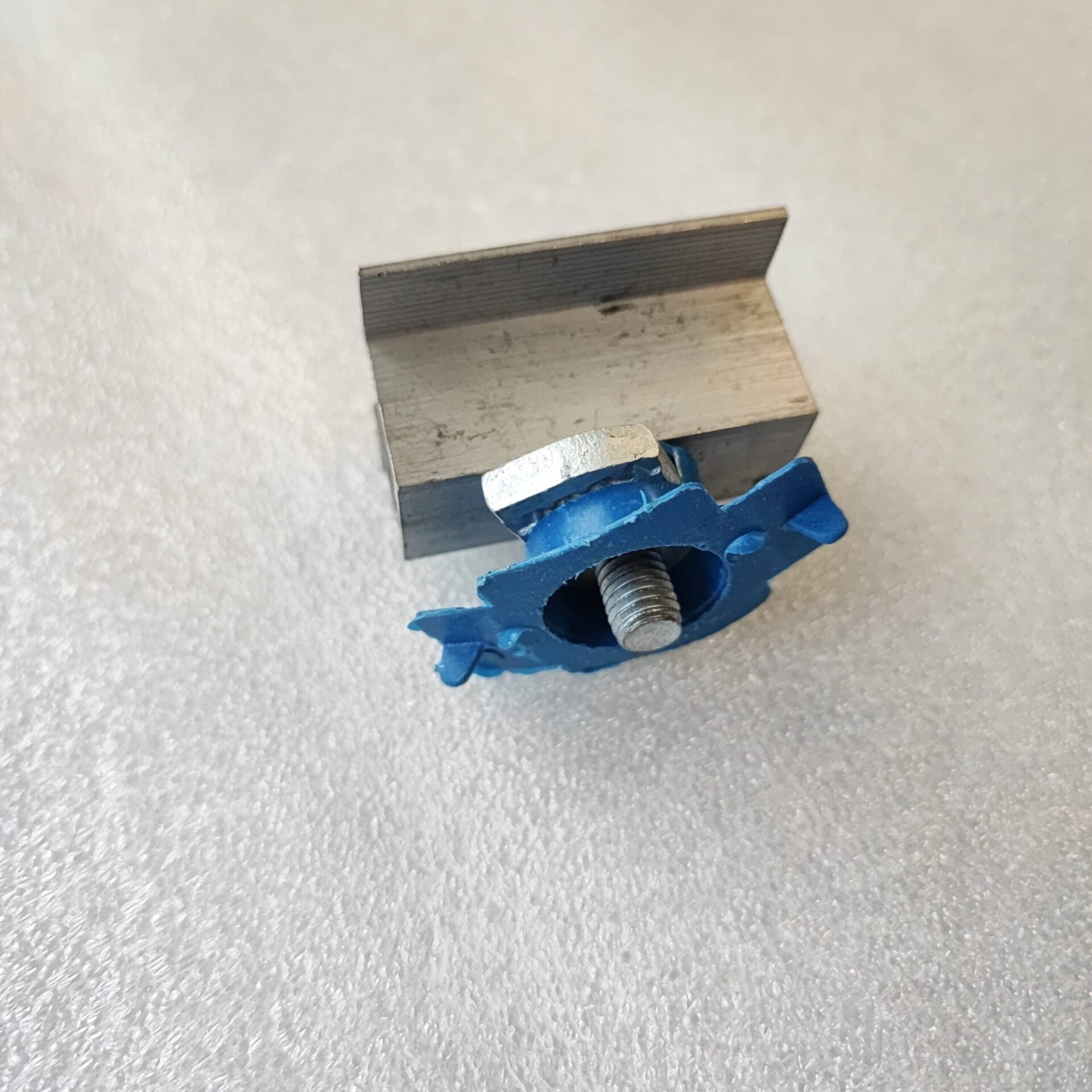 Secure and Adjustable 50mm Solar Panel Mid Clamp Mount for Strong Installation. - Electromann SA