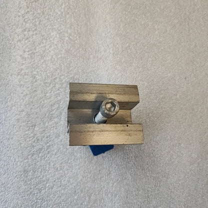 Secure and Adjustable 50mm Solar Panel Mid Clamp Mount for Strong Installation. - Electromann SA