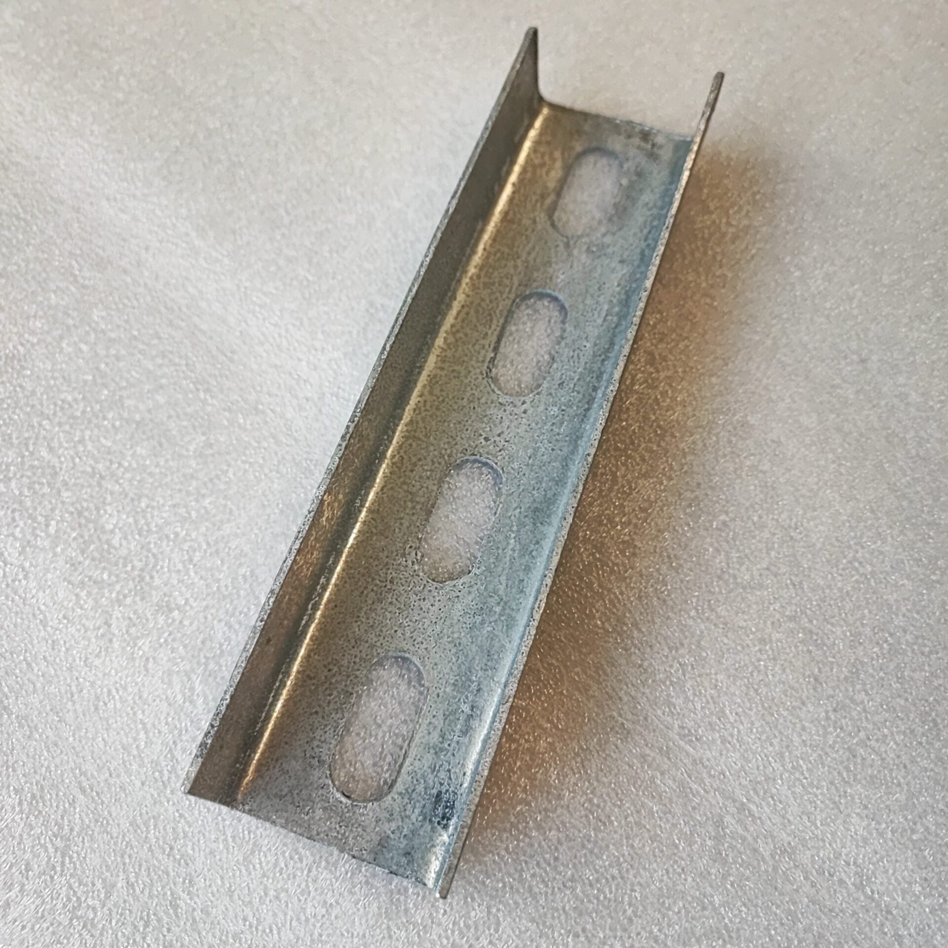 Durable and Sturdy 3.5m x 2mm Solar Panel Rail for Easy Installation - Electromann SA