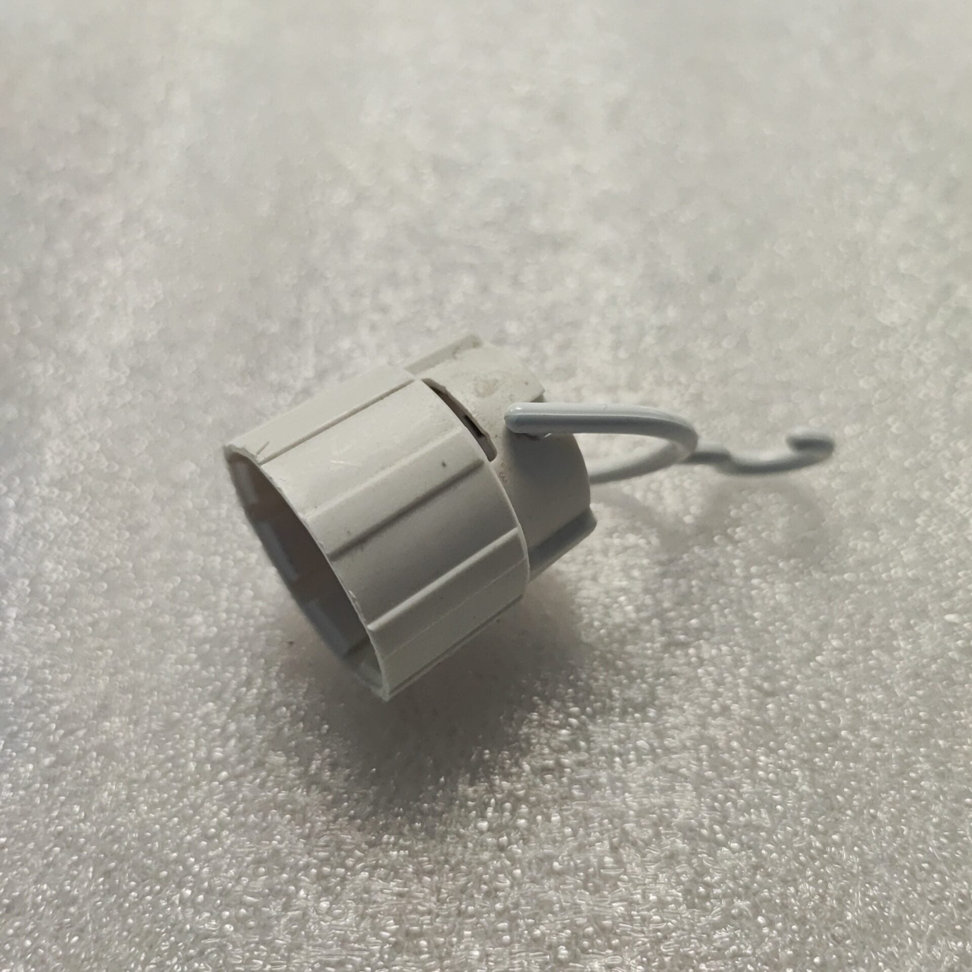 REDISSON Smart Rechargeable Emergency LED bulb Holder - Electromann SA