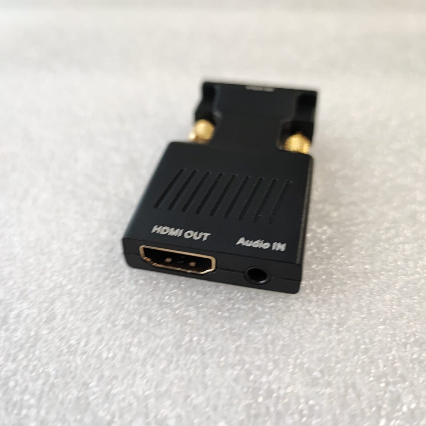 Enhance Your Multimedia Experience with VGA to HDMI Video + Audio Adapter - Electromann SA