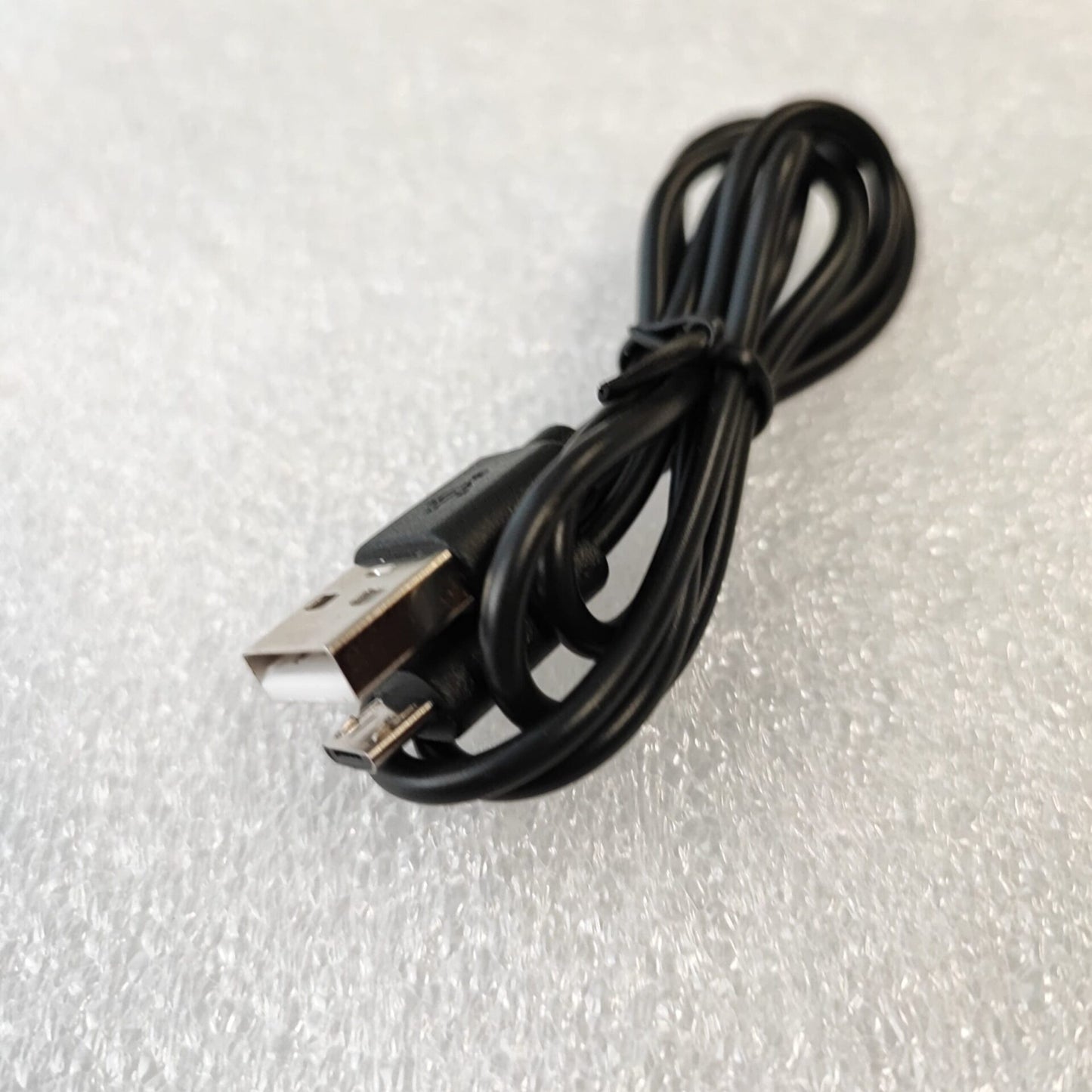Enhance Your Multimedia Experience with VGA to HDMI Video + Audio Adapter - Electromann SA