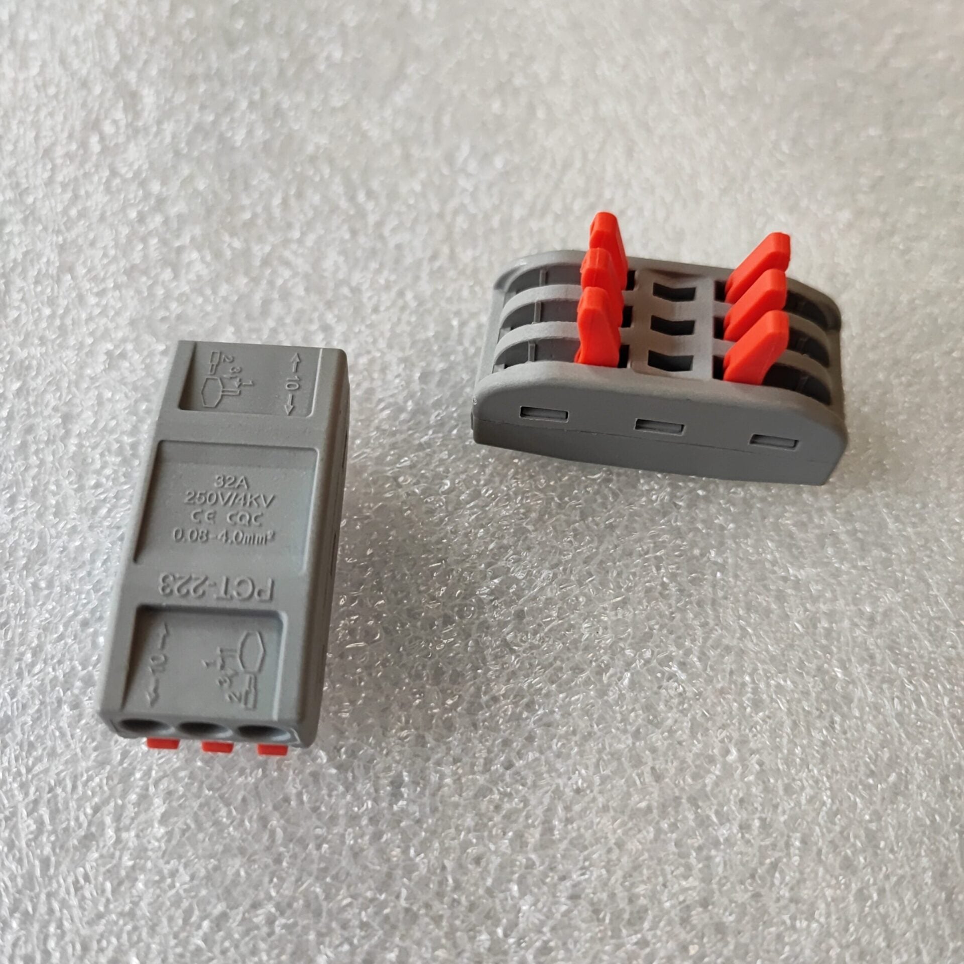 Redisson PCT-223 3Pin Compact Splicing Connector - Secure and Efficient Wire Splicing - Electromann SA