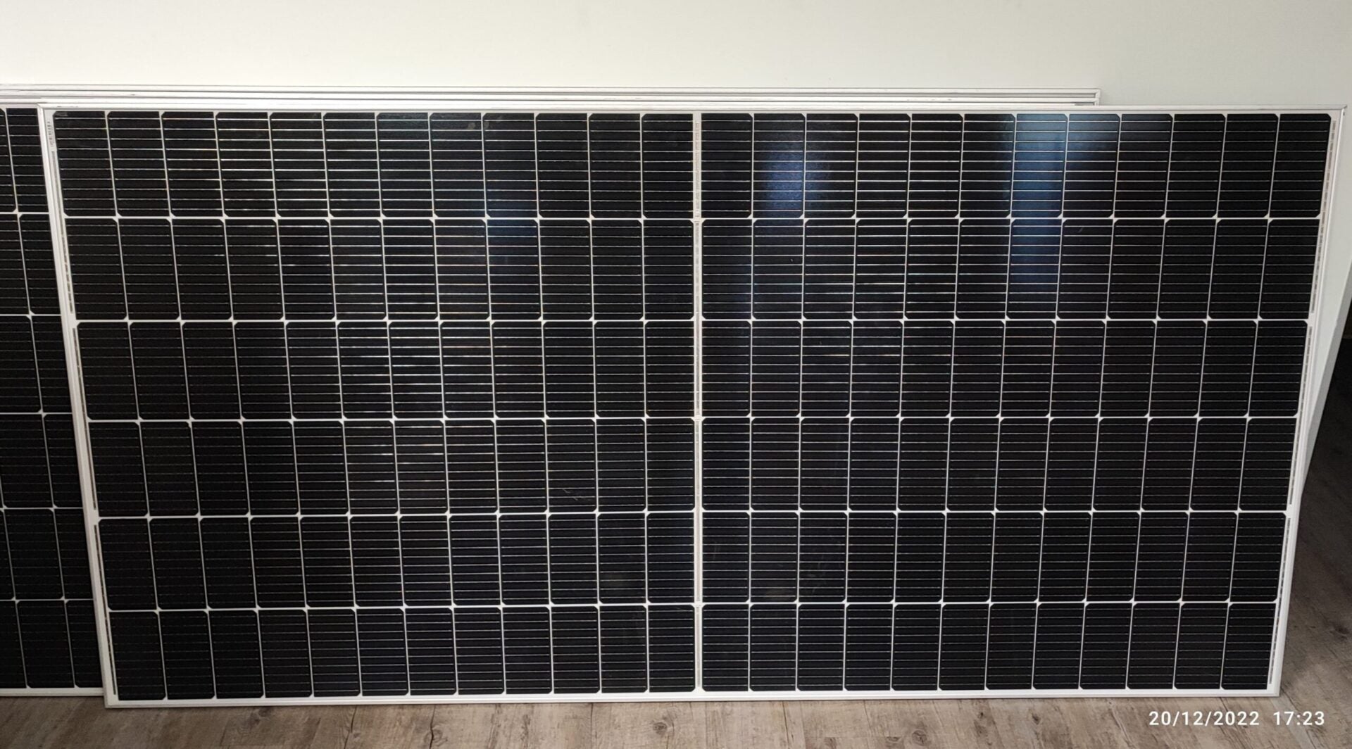 Longi Solar 560W Mono 41.95v Solar Panel - High-Efficiency and Durable - Electromann SA
