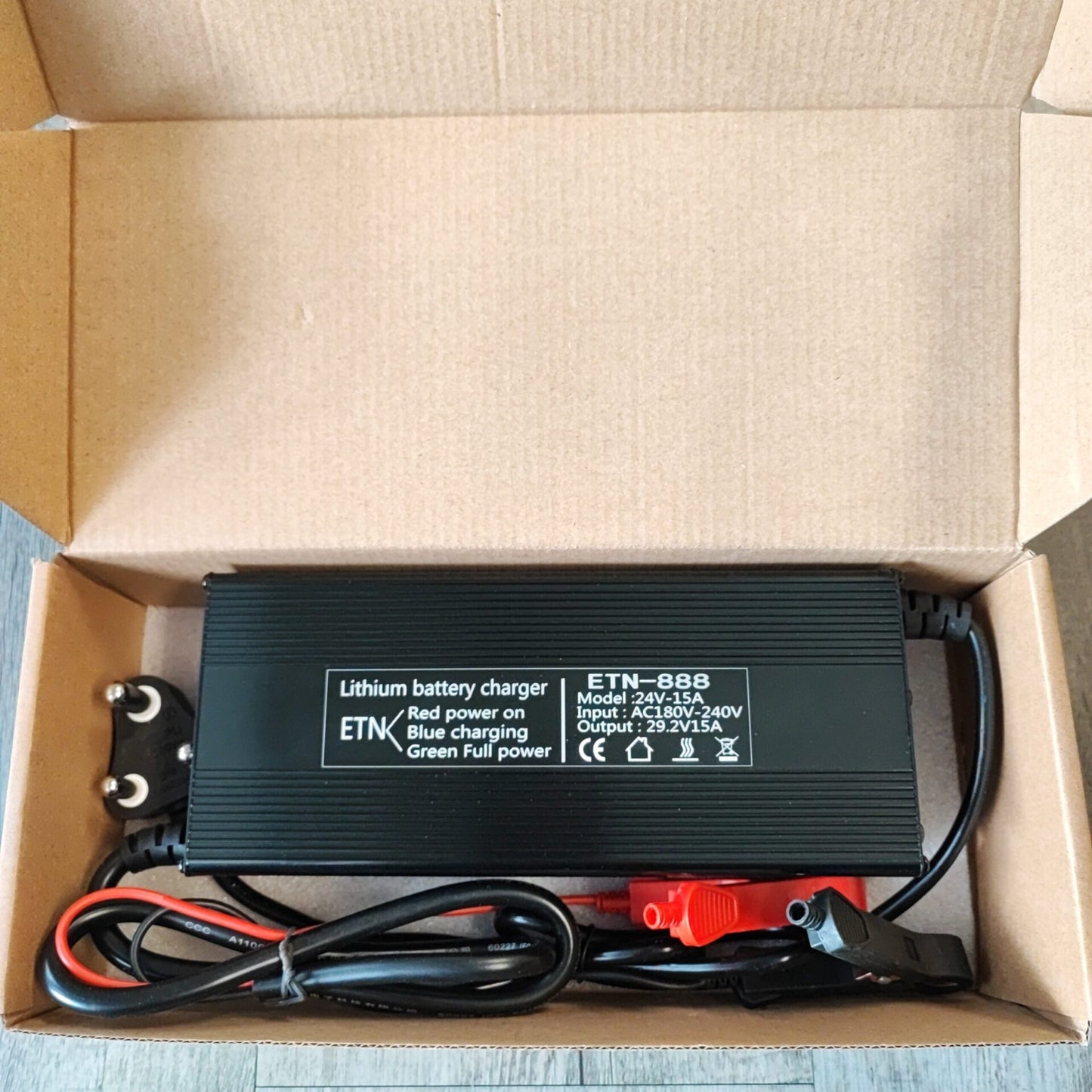ETN-888 29.2vDC 15Amp Intelligent Lithium Battery Charger - Electromann SA