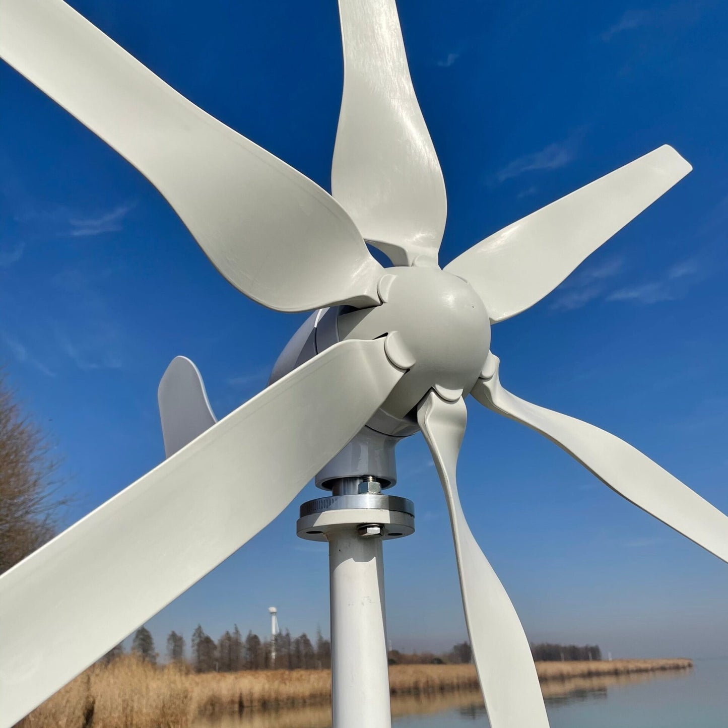 DEMO FLTNXY POWER 800W 48V Small Wind Turbine for Home Use - Clean and Efficient Energy Generation - Electromann SA