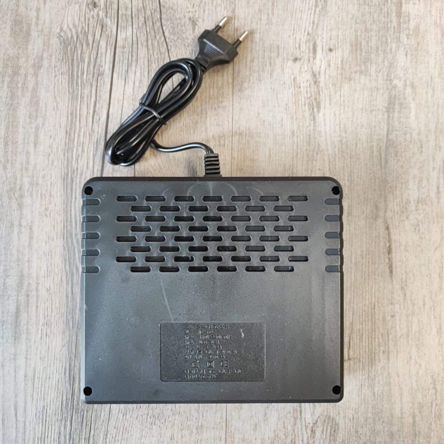 Multiple Slot AC220v Powered Lithium 18650/21700/26650/32650 Charger - Electromann SA