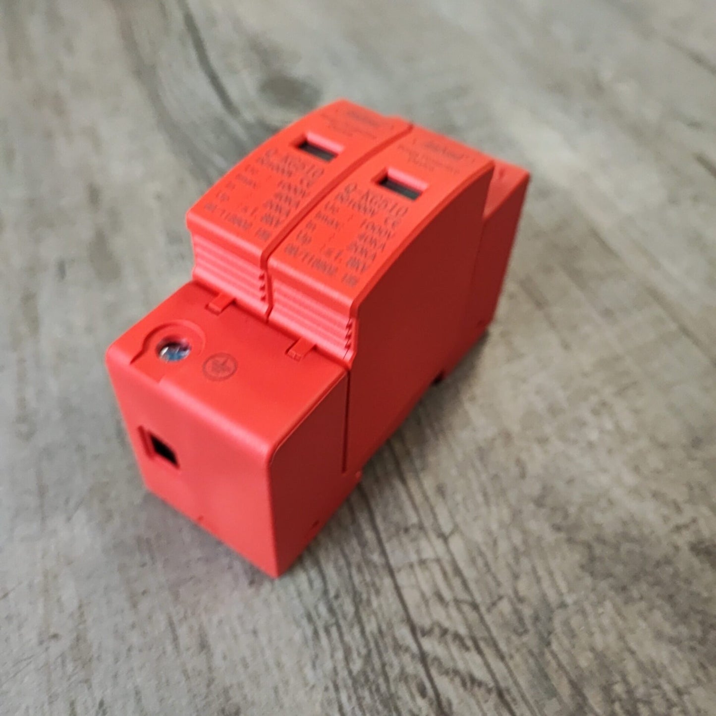 Andowl Q-KG510 2Pole DIN Rail DC 1000v Surge Protector – Reliable Protection for Electrical Systems - Electromann SA