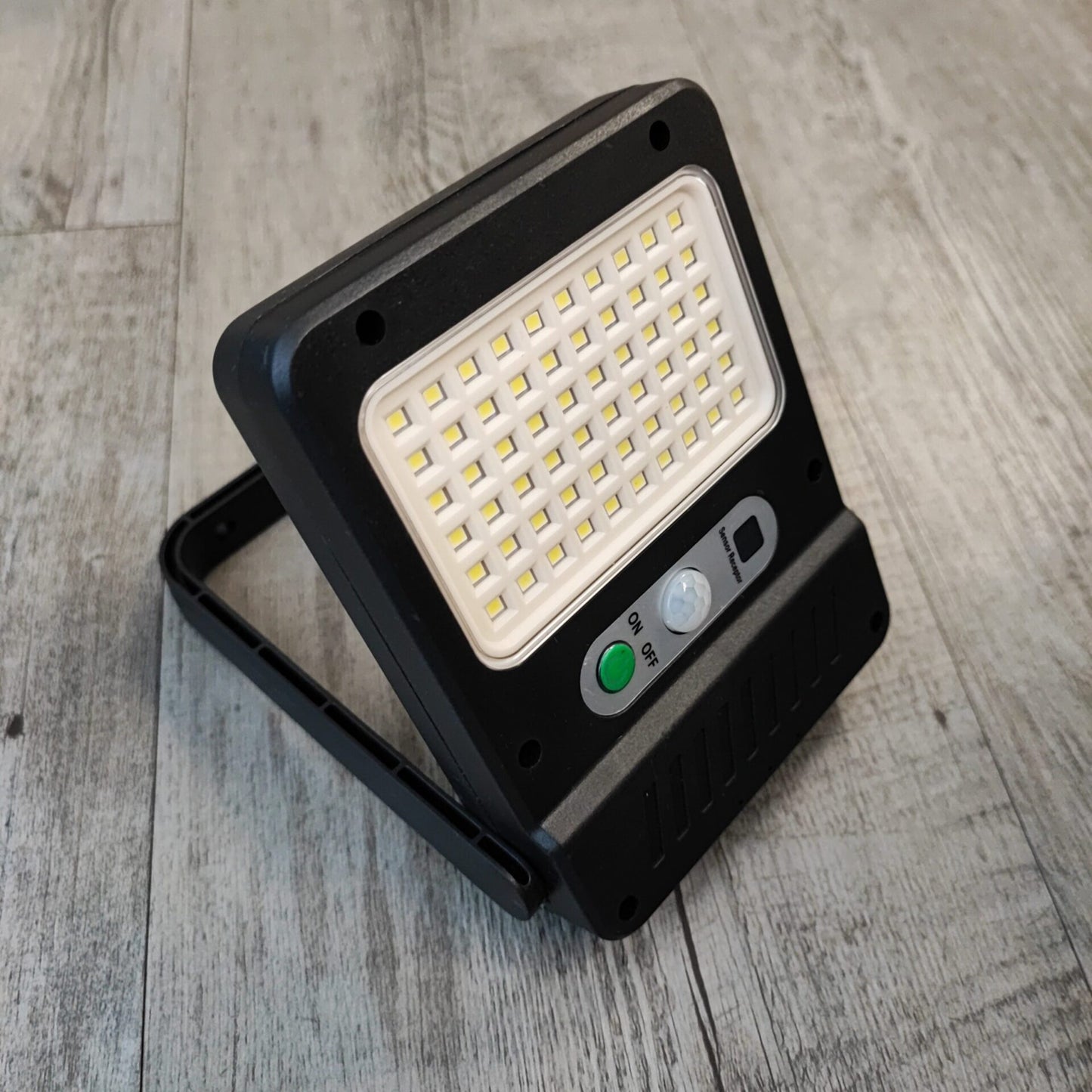 Andowl Q-60 60LED Remote Solar Motion Wall Light - Electromann SA
