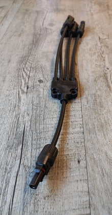 Increase Your Solar Panel System with the 1 to 4 Solar Panel Y Connector and Splitter Set - Electromann SA