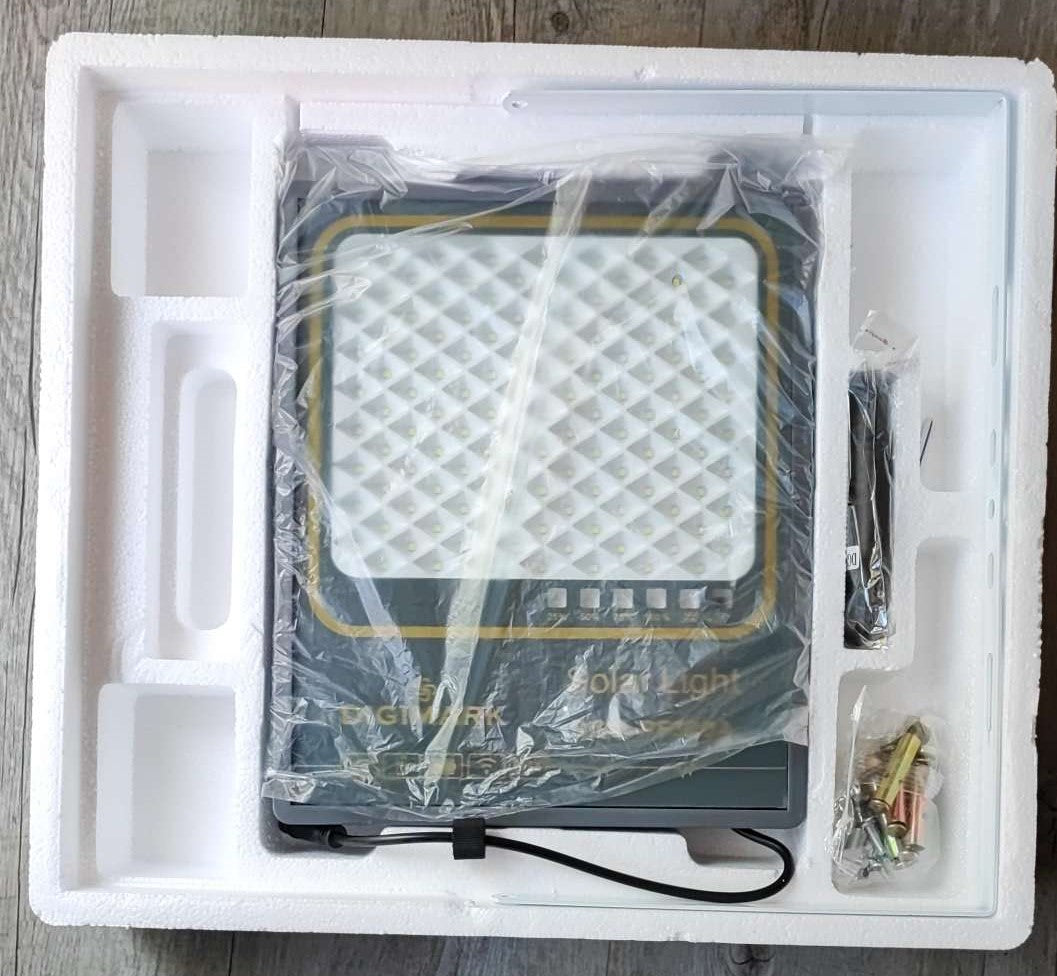 Digimark 200W Outdoor Solar Lithium Floodlight - Powerful and Eco-Friendly Lighting Solution - Electromann SA