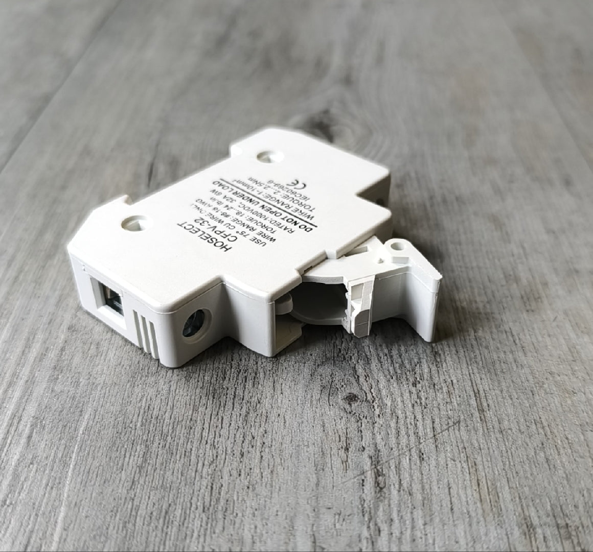 Hoselect 1000v 32 Amp Solar PV DC Fuse Holder - Reliable Overcurrent Protection - Electromann SA