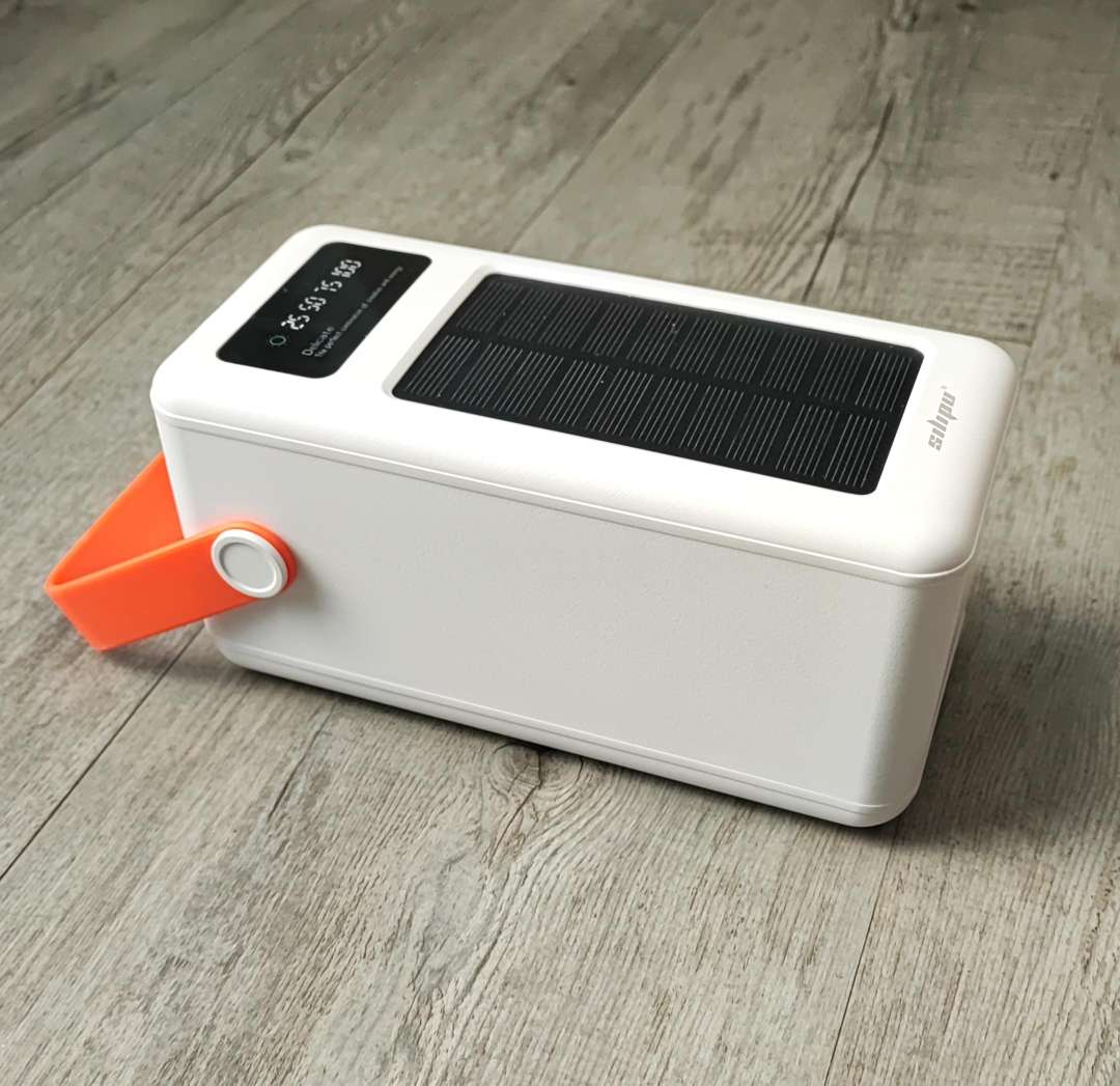 Silipu HUGE CAPACITY 40000mAh 296wh Quad 2.4A USB SOLAR Power Bank and Mobile Phone Charger - Charge Multiple Devices Simultaneously - Electromann SA