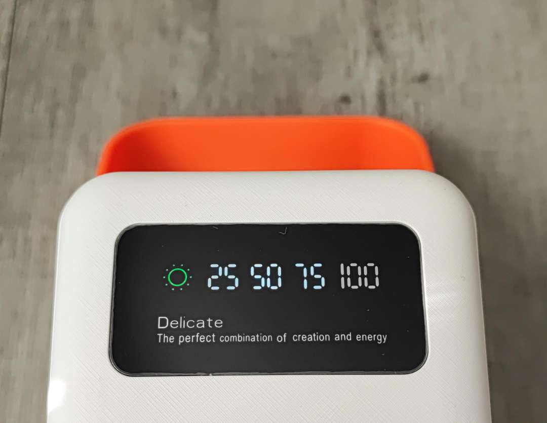 Silipu HUGE CAPACITY 40000mAh 296wh Quad 2.4A USB SOLAR Power Bank and Mobile Phone Charger - Charge Multiple Devices Simultaneously - Electromann SA