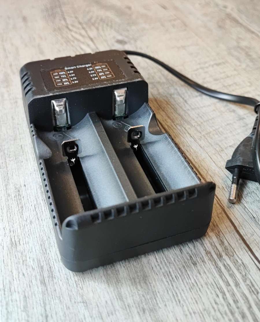 Dual Slot Lithium 16340-18650-26650 2 Cell Charger - Versatile and Reliable Charging Solution - Electromann SA