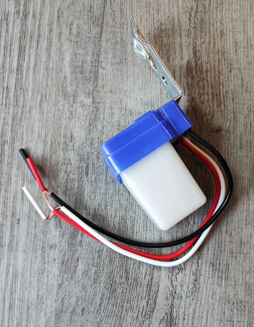 ANDOWL Q-L438C 220VAC Day/Night Switch - Automatic Lighting Control - Electromann SA