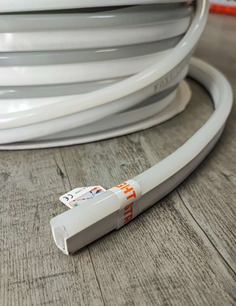 FOYU 50m Heavy Duty Neon Flexible SMD2835 Led Chip LED Weatherproof Rope Light Strip Roll - Electromann SA