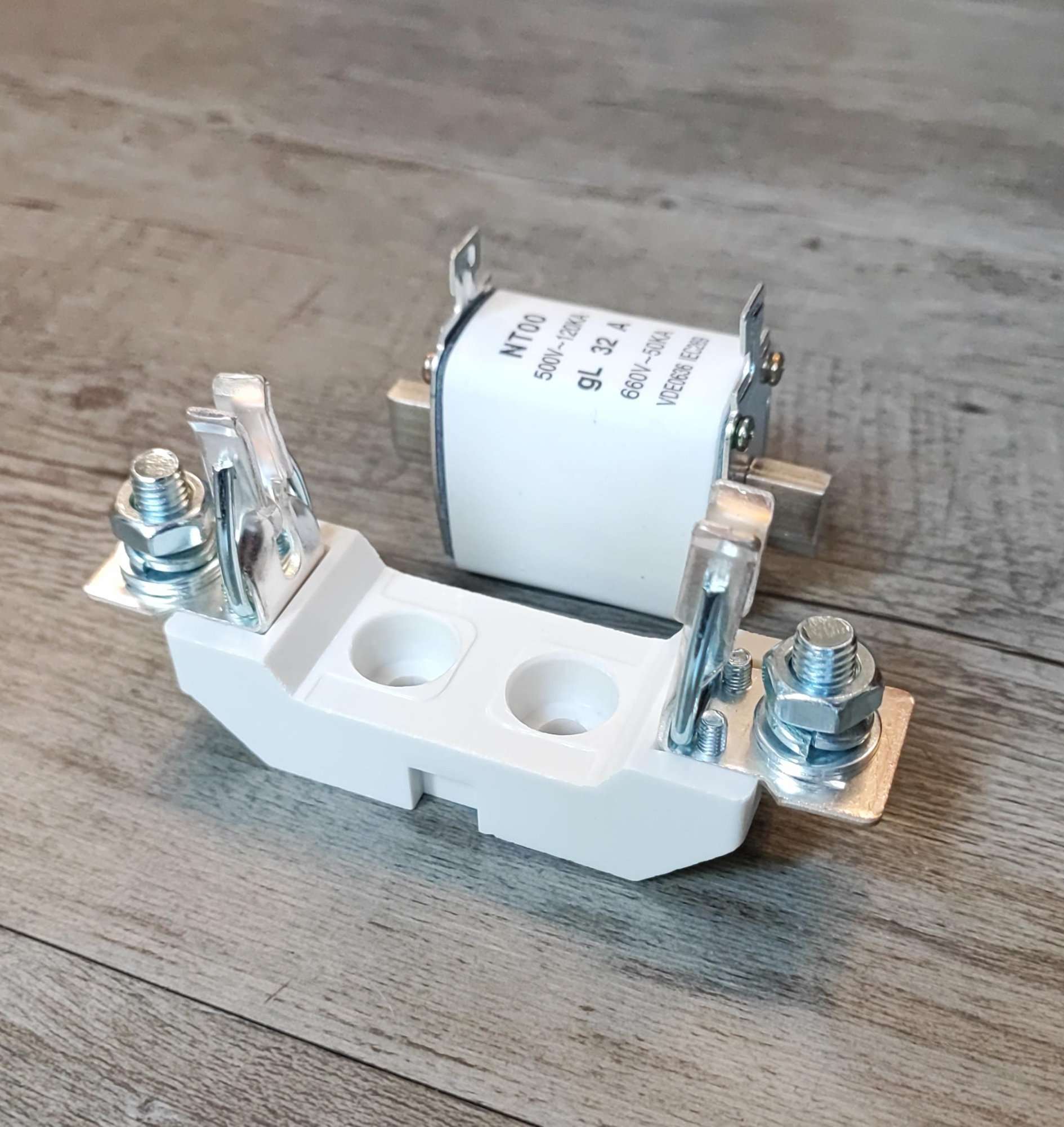 32Amp 500v Ceramic Fuse For Solar Systems - Electromann SA