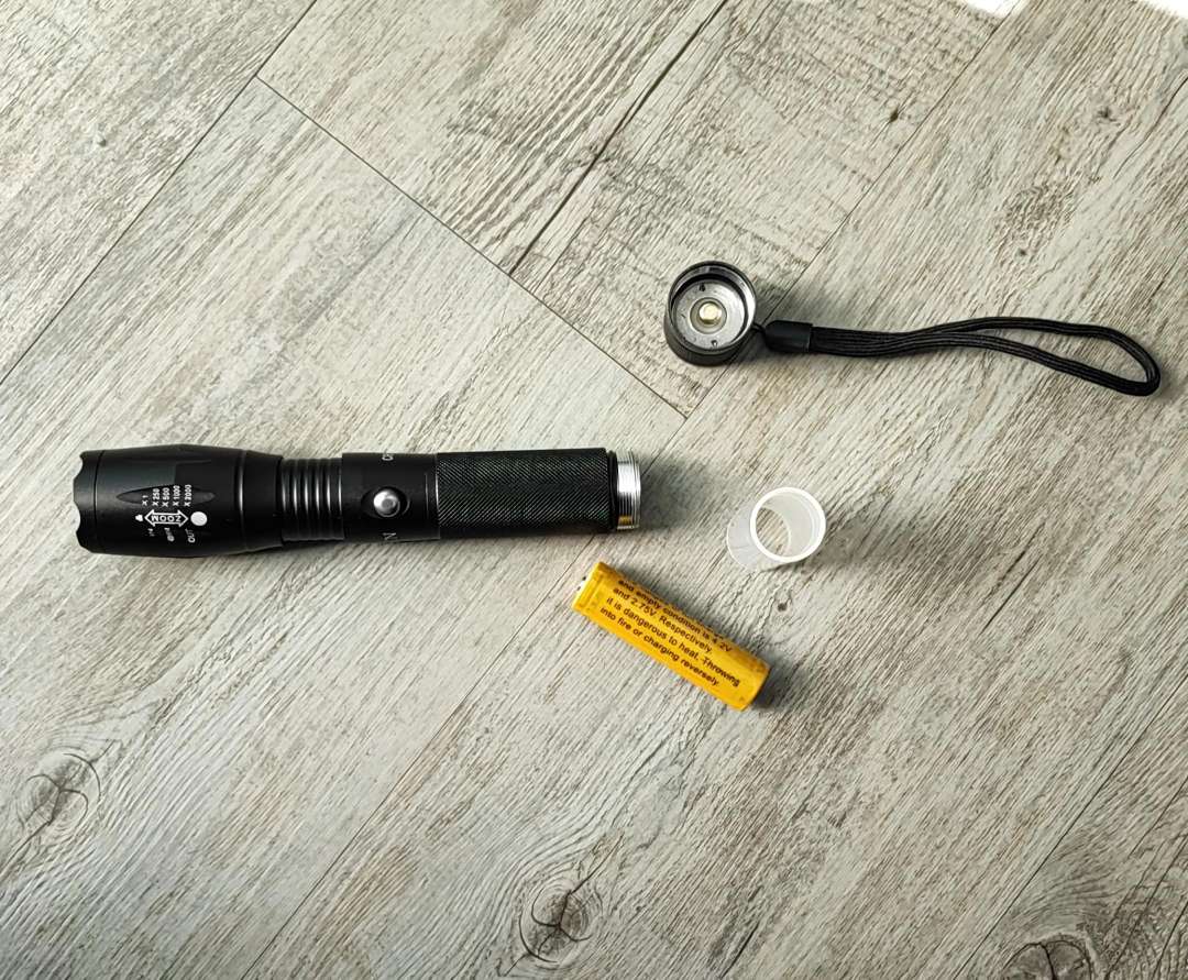ETN 1800 Lumens Rechargeable Lithium Adjustable Zoom LED Flash light - Electromann SA