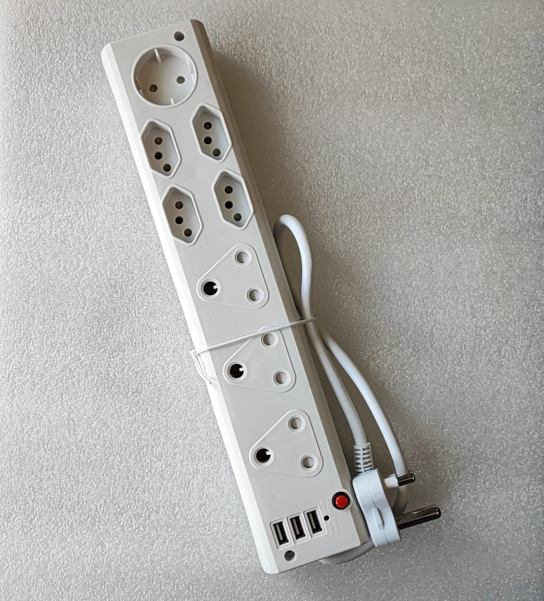 AUSMA 9 Way Multi-Plug: 3x16Amp 5x5Amp 220v + 3x 2.1Amp USB Ports Power Strip - Electromann SA